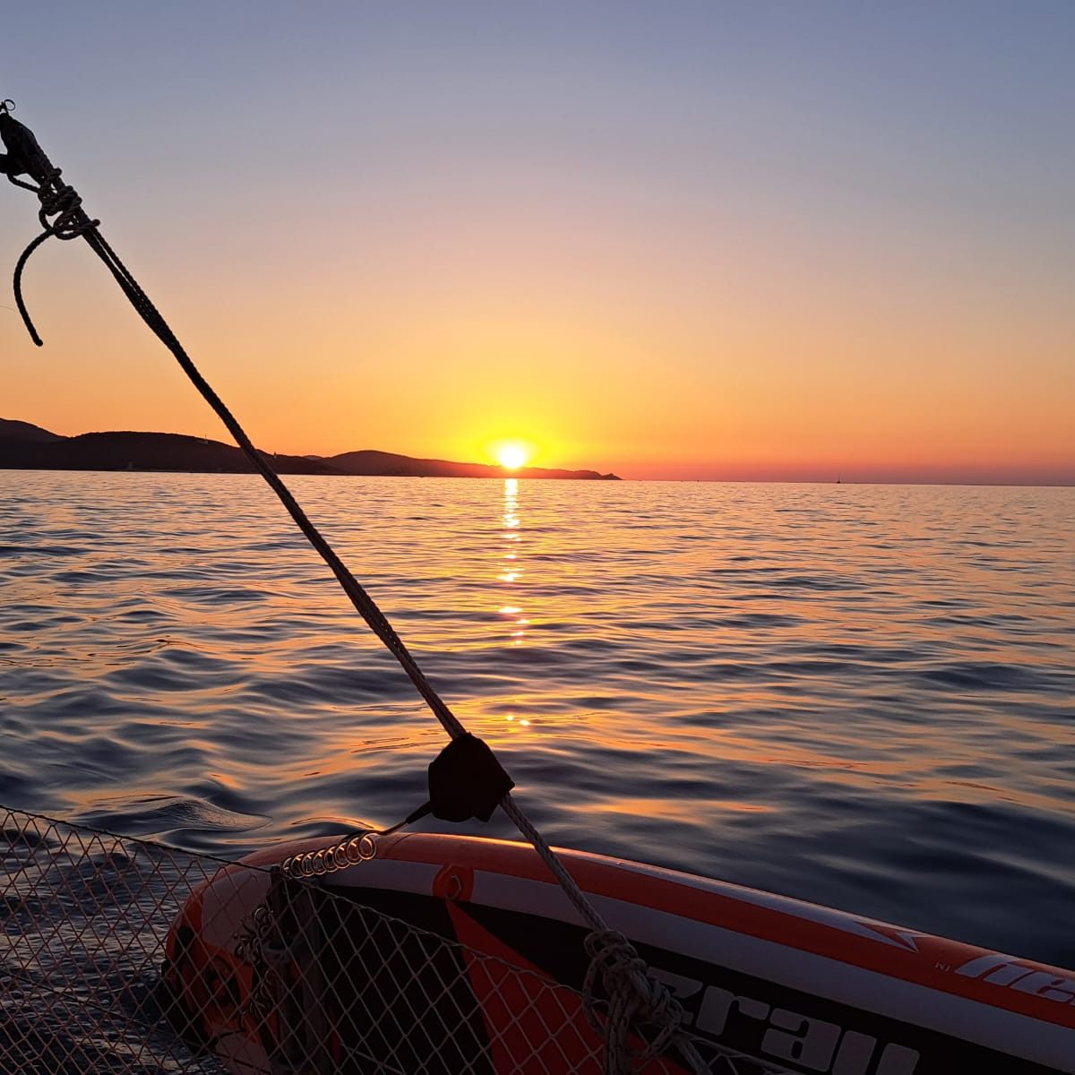 désert des agriates et coucher de soleil coucher de soleil en croisière avec vu sur le désert des agriates