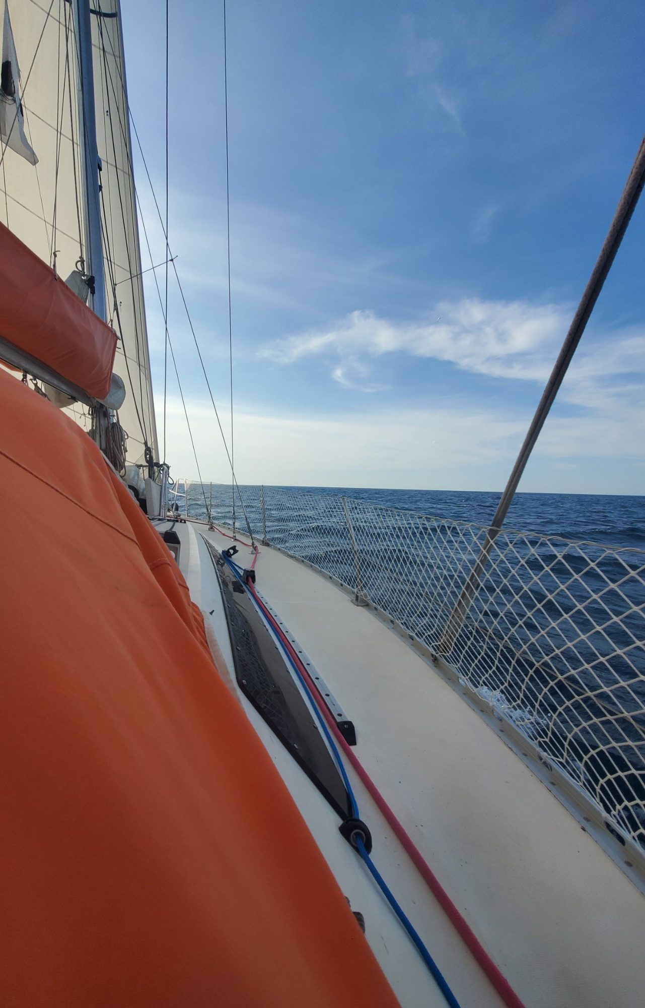 Voilier en croisière Voilier en croisière de Saint-Florent en mer turquoise